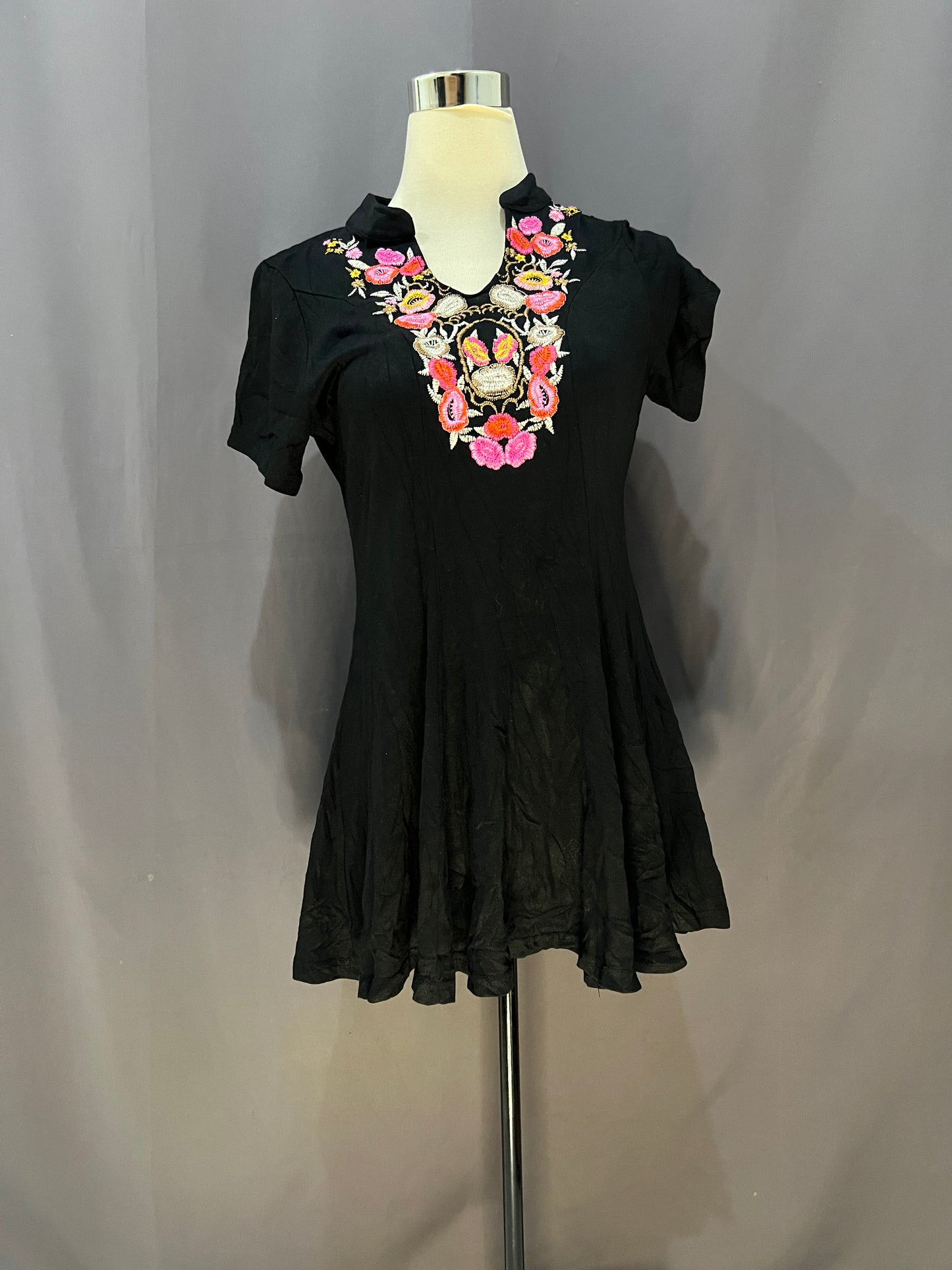 Generic Floral Neckline (Black)